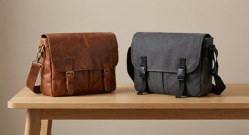 Sacoche en cuir marron et sacoche en tissu côte à côte pour comparaison
