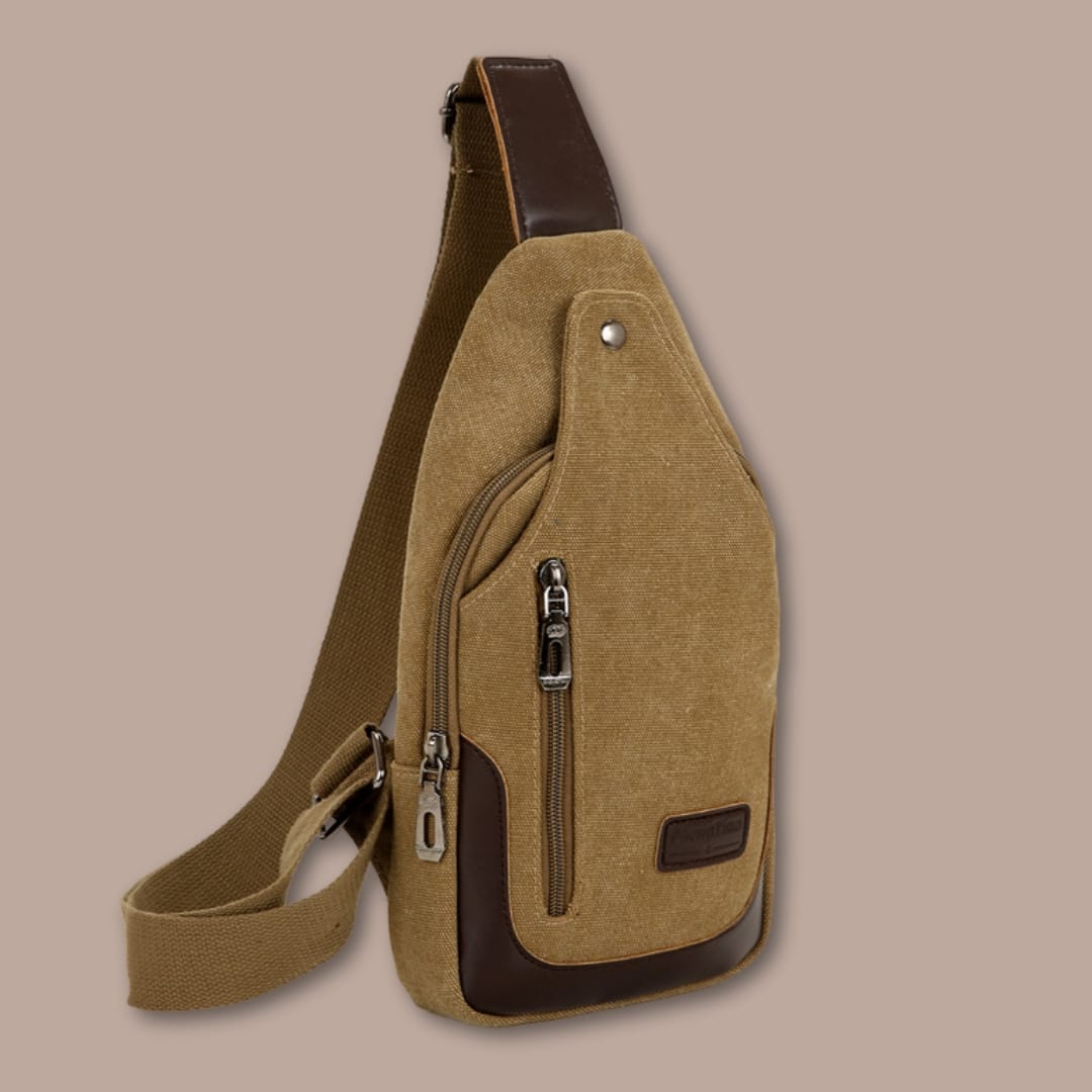 Petite sacoche homme en toile beige, vue de profil avec bandoulière ajustable et finitions cuir